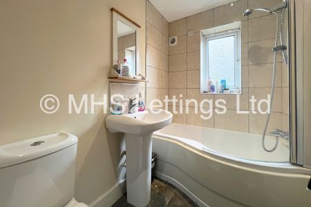 3 Bedroom Flat for rent in Headingley Avenue - Photo 4