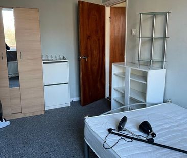 Room in a Shared House, Queens Road, E11 - Photo 4