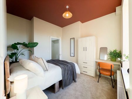 4-bedroom, 4-bathroom Luxury HMO in Ashton-under-Lyne Room 2 - Photo 3