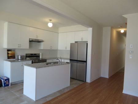 For Lease - 36 Valleybrook Road, Barrie, Ontario - Photo 3