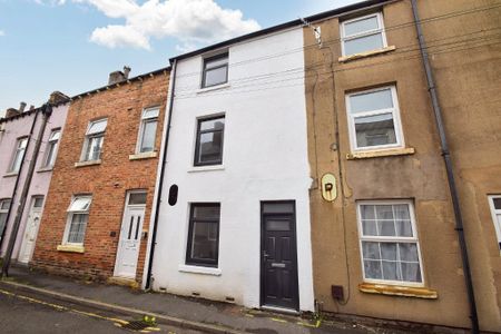 4 bed terraced house to rent in Clark Street, Scarborough, YO12 - Photo 3