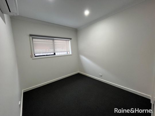 Modern 3 Bedroom 2 Bathroom Unit - Photo 1