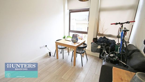 1 bedroom Flat To Let - Photo 1