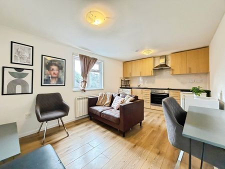 2 bedroom Flat To Let - Photo 4