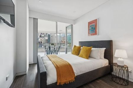 Harbourfront Living with Sweeping Views in a Premier Pyrmont Address - Photo 5