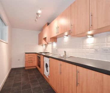2 bedroom flat to rent - Photo 2