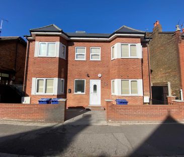 Price £1,175 pcm - Available 04/12/2025 - Furnished - Photo 6