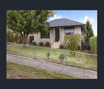 Great 2 bedroom home ideally located - Photo 2