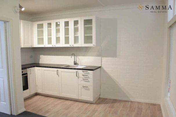 “Walk to the Waves: Stylish 1-Bedroom Unit in a Fabulous Beachside Block!” - Photo 1