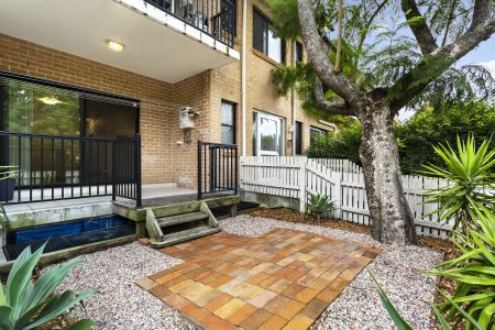 Beautifully Updated Ground Floor Apartment - Photo 5