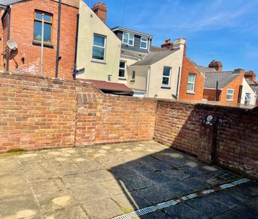 3 bedroom Three Bedroom House to rent - Photo 2