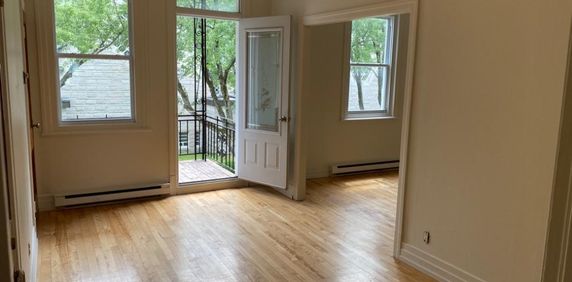 Limoilou Magnifique 4 1/2 Salon double Libre 1 mars 2926 - Photo 2