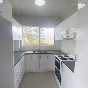 Spacious Apartment in Prime Rockdale Location - Photo 2