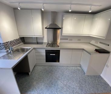 2 bedroom semi-detached bungalow to rent - Photo 3