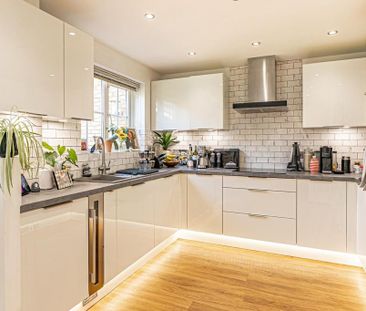 4 bedroom detached house to rent - Photo 3