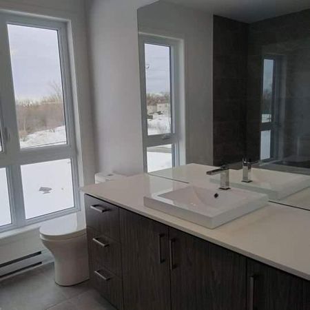 2 CH - 2 SDB - Laval - $2,000 /mo - Photo 4