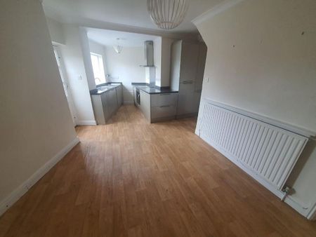 3 bedroom terraced house to rent - Photo 5