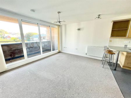 2 bedroom flat to rent - Photo 2