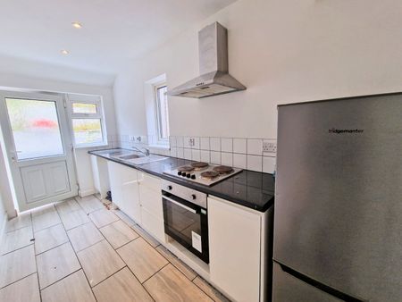 3 Bed End Terrace, Aylesbury Crescent, B44 - Photo 3