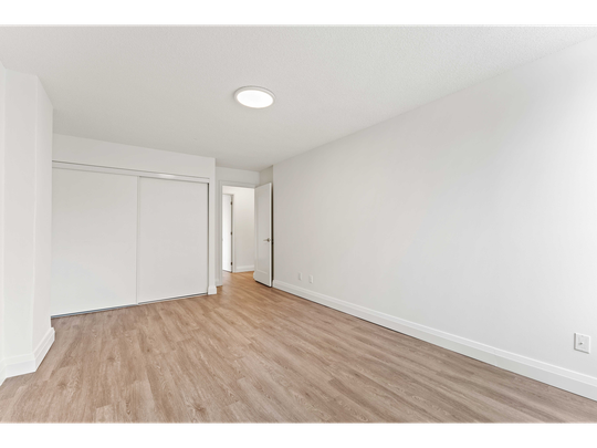 297 Queens Avenue - Photo 1