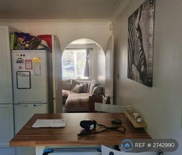 2 bedroom end of terrace house to rent - Photo 5