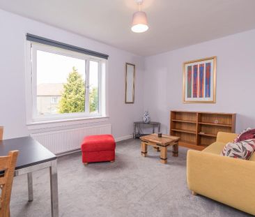 3 bedroom flat to rent - Photo 2