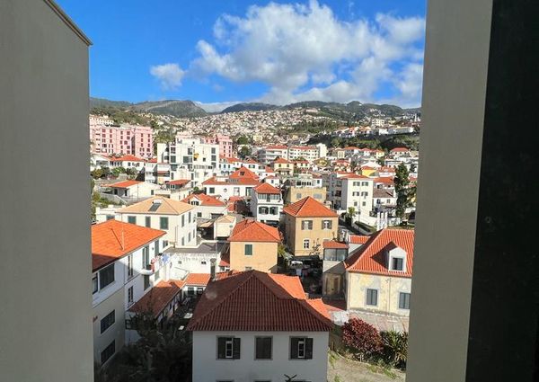 Apartamento com 3 Quartos | Rua do Til | Funchal