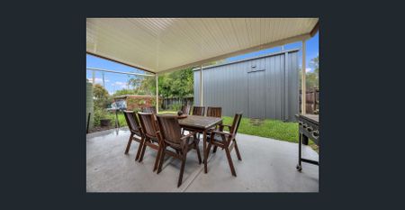 Spacious Family Home in Landsborough - Photo 4