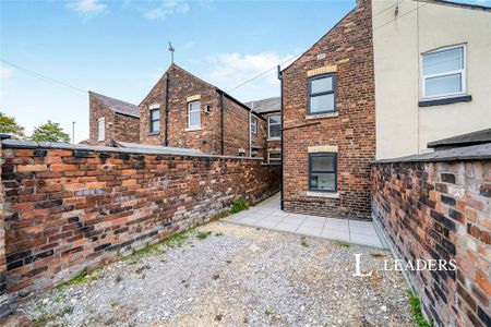 1 bedroom in a house share to rent - Photo 5