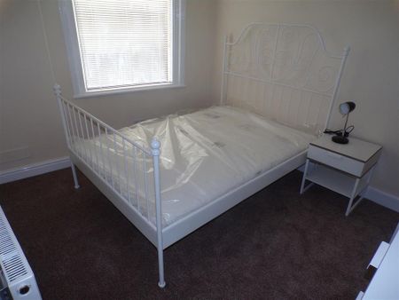 1 bedroom in a house share to rent - Photo 4