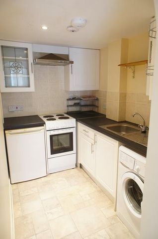 1 bedroom ground floor flat to rent - Photo 3