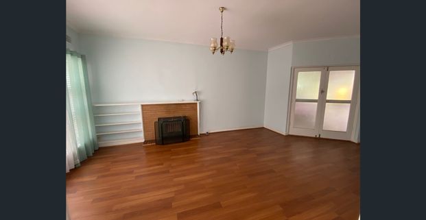 4 Bedrooms, 2 Bathrooms House for rent - Photo 1