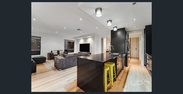 THE PERFECT FAMILY HOME! - Photo 1