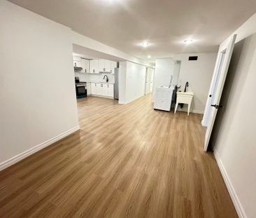 For Lease - 12 Goldsmith Crescent, Newmarket, Ontario - Photo 3