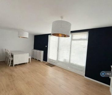 3 bedroom maisonette to rent - Photo 6