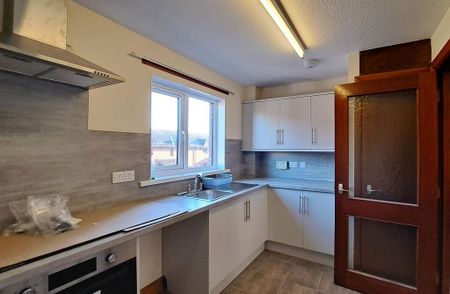 2 bedroom ground floor flat to rent - Photo 5