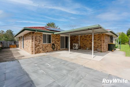 Spacious Family Home with Two Ensuited Bedrooms - Photo 5