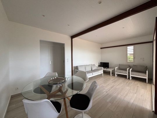 Location Maison 4 pièces 73m² STE ROSE 97115 - Photo 1