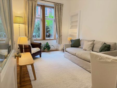 1 Bed Flat - Photo 2