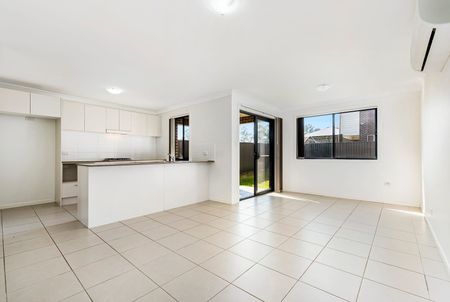 SPACIOUS FAMILY HOME IN QUIET STREET - Photo 2