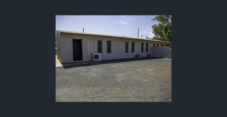 HIDDEN GEM - Low Maintenance 3x1 - Photo 4