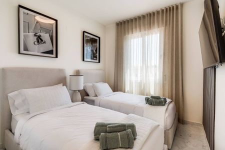 2 bedroom luxury Apartment for rent in Estepona, Andalusia - Photo 3