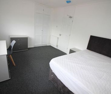 4 bedroom terraced house to rent - Photo 2