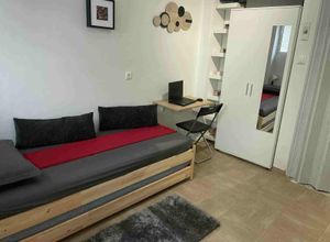 Studio/Γκαρσονιέρα για ενοικίαση - Νίκαια, - Φωτογραφία 1