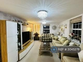 4 bedroom detached house to rent - Photo 2