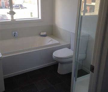 **Spacious 4-Bedroom Townhouse in Hillcrest, Hamilton – $680 per We... - Photo 1