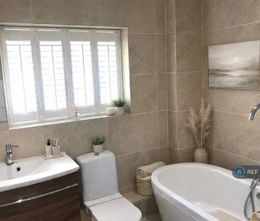 4 bedroom detached house to rent - Photo 1