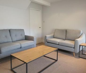 2 bedroom Flat To Let - Photo 2