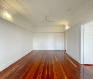 Charming Art deco 2 Bedroom Unit in BSH Catchment - Photo 2