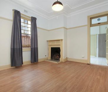 CHARMING & CHARACTER - Photo 5